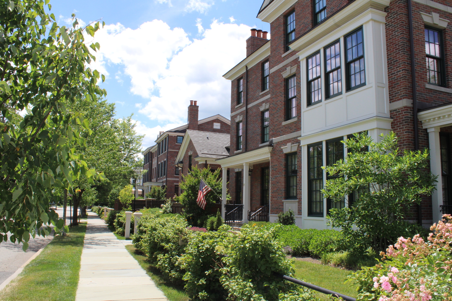 A line of residential homes in daylight in Morristown, New Jersey.